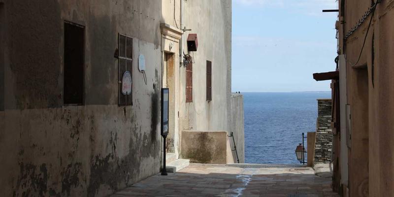 从传统到未来：电竞娱乐驱动下的网吧管理新趋势