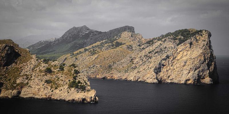 电竞娱乐新标杆：专业网吧解决方案如何通过硬件配置优化提升顾客游戏体验